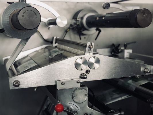 Máquina de cartonagem horizontal totalmente automática para cosméticos